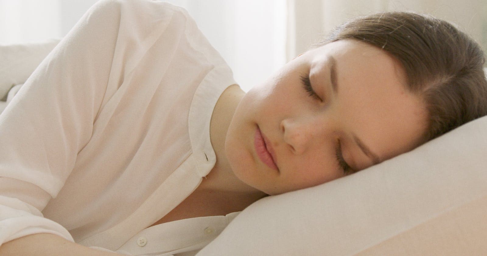 Calm woman sleeping in a cool white room, Pitta's 3am wake-up loses its grip with cooling habits
