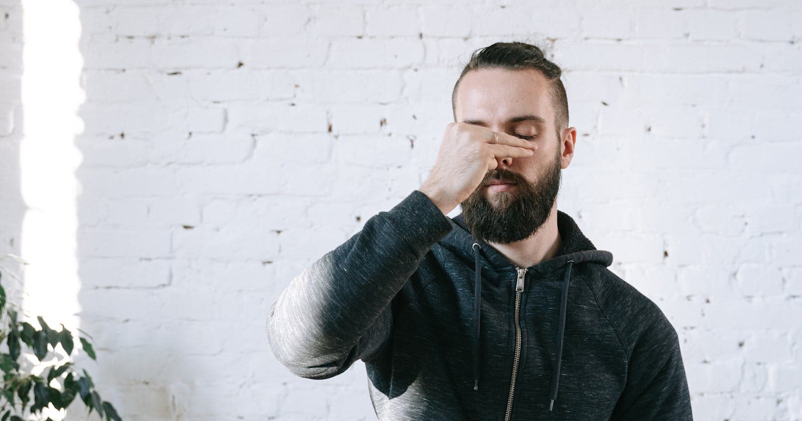 Man in yoga pose practising forceful breath — the skull-shining breath