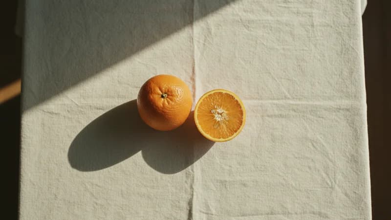 Orange (Naranga) — whole and prepared form, top-down still life